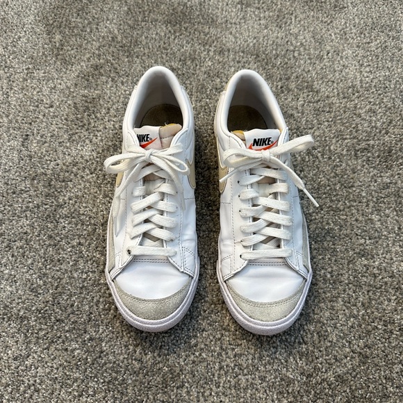 Nike Blazers Low - Picture 2 of 3